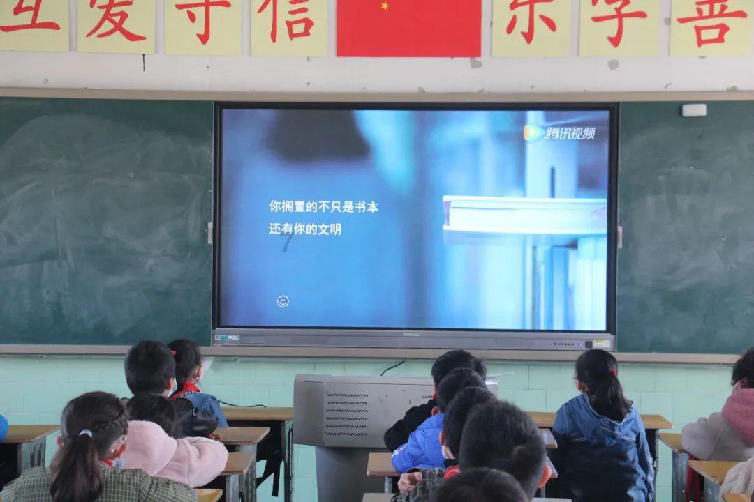 江畔独步寻花的诗意是什么? - 机智问答,智能解答你的疑问